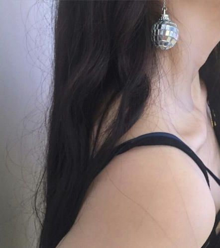 女扮男装后被校C看上了_春风榴火