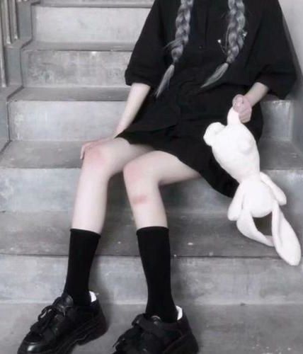 【独家】系统怕我末日死，开局签到火种源by百川汇