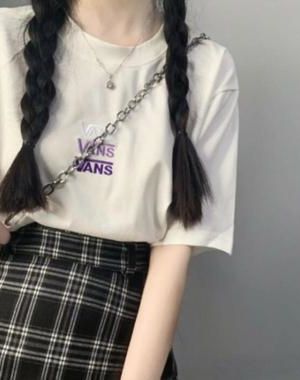 【一初悦文】无人知晓的她 作者：狂奔小鹿